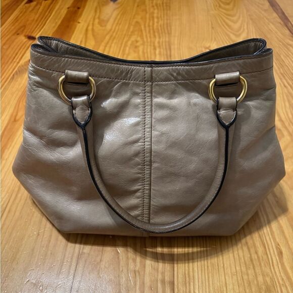 Authentic Prada Sacca 2 Manici Vitello Shine Handbag Color: Cammeo w/ Gold - Picture 4 of 16